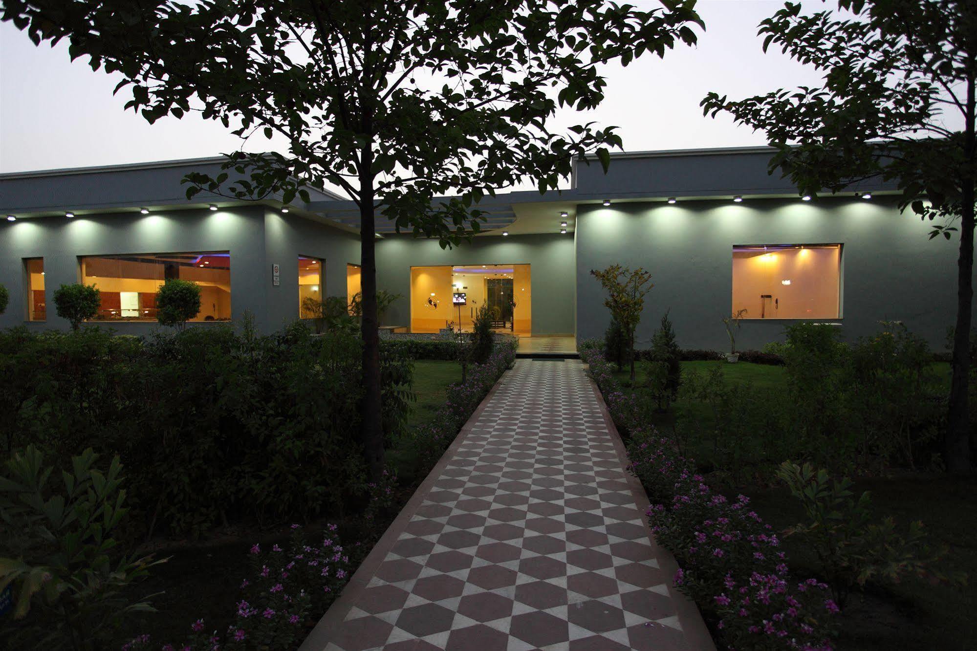 Shri Radha Brij Vasundhara Resort & Spa Govardhan Exterior foto